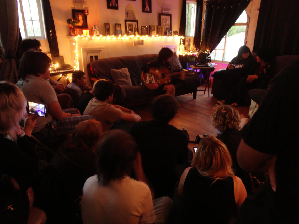 8.31.2024 [playing: quindara] acoustic emo potluck in east los!